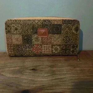 New Hand made vegan Portugal patch pattern cork wallet  with gold tone zipper